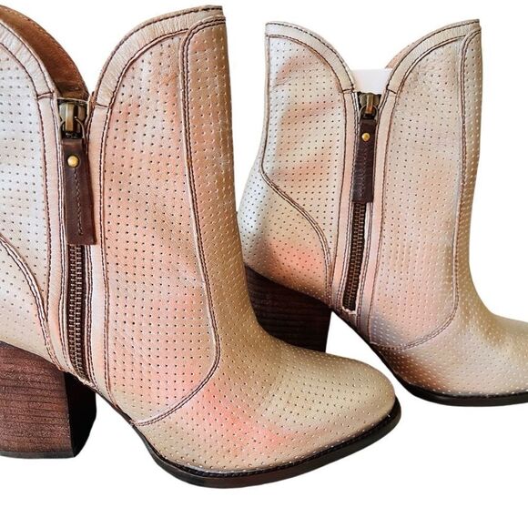 NWOT Anthropologie Seychelles Womens Around the World Ankle Bootie, silver sz 9. - Picture 5 of 10